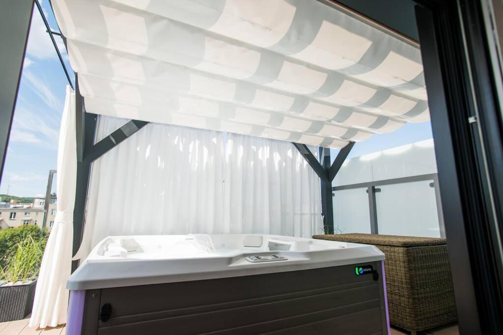 דירות גדינייה Luksusowy Penthouse Z Jacuzzi I Widokiem Na Morze מראה חיצוני תמונה